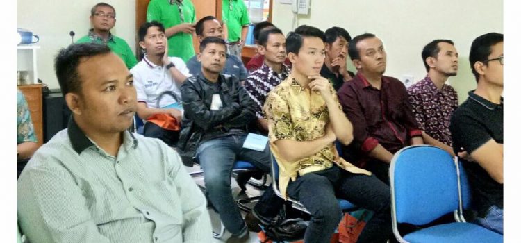 Edukasi Peternak di Yogya tentang Kontrol Kualitas Pakan